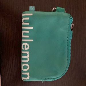 Lululemon clippable card wallet
